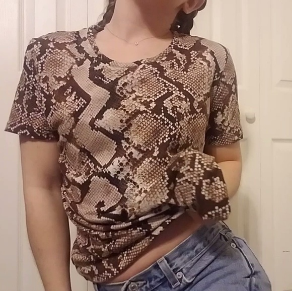 Altuzarra Tops - 💋5 for $25💋Snakeskin basic tee Altuzarra Tops - 💋5 for $25💋Snakeskin basic tee